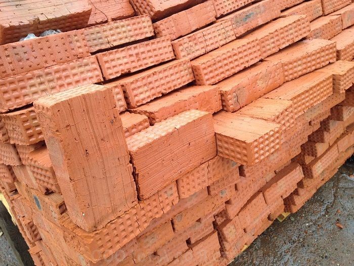 Строительный кирпич 